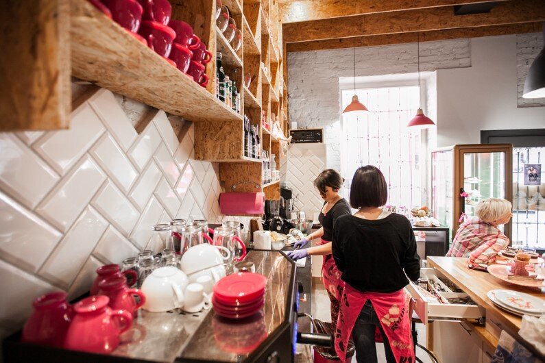 Różove by modelina architekci the pinkest shop and cafe in Poznan (9)