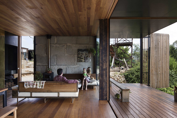 Sawmill House sustainable architecture by reusing waste concrete (3)