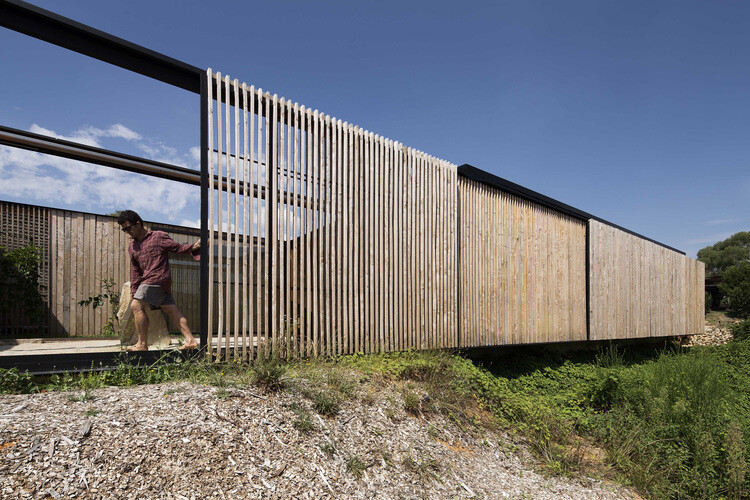 Sawmill House sustainable architecture by reusing waste concrete (8)