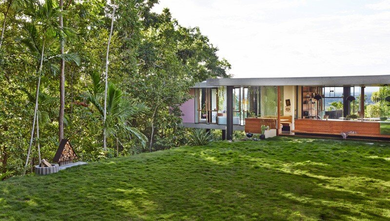 Tropical house nestled amongst treetops in Queensland (4)