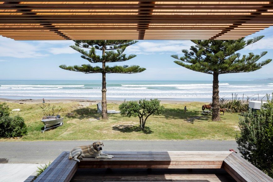 offSET Shed House is a beach house with a large opening to the sea (12)