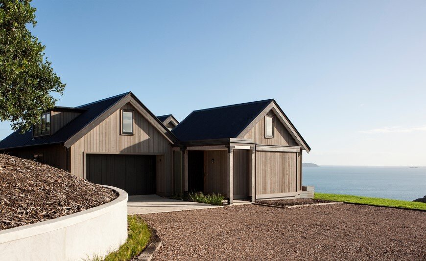 Bold architecture with maximum exposure to the views and seasonal rhythms - Owhanake Headland 1