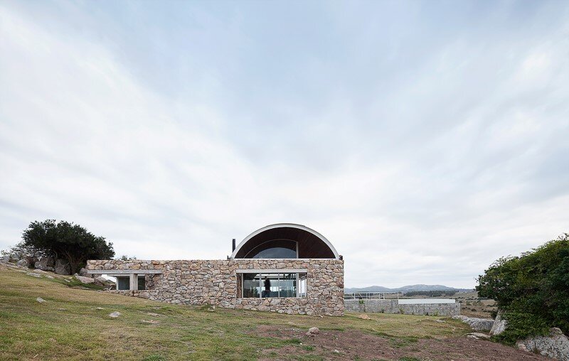 Calera del Rey House stone structure with a vaulted roof (9)
