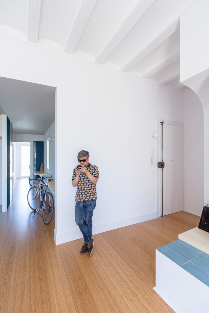 Casa Eulalia minimalist interior personalized in navy blue (7)