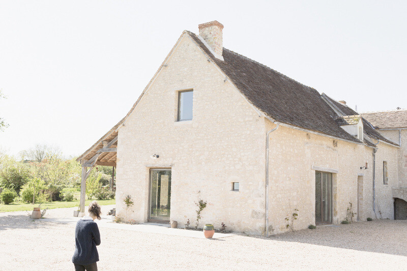 Conversion of an old farmhouse into a summer home - by French studio Septembre Architecture (1)