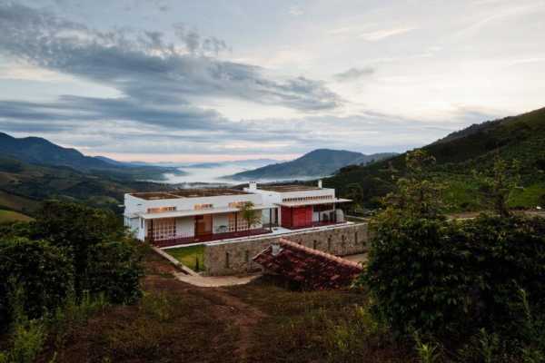 Dom Viçoso House by Brasil Arquitectura