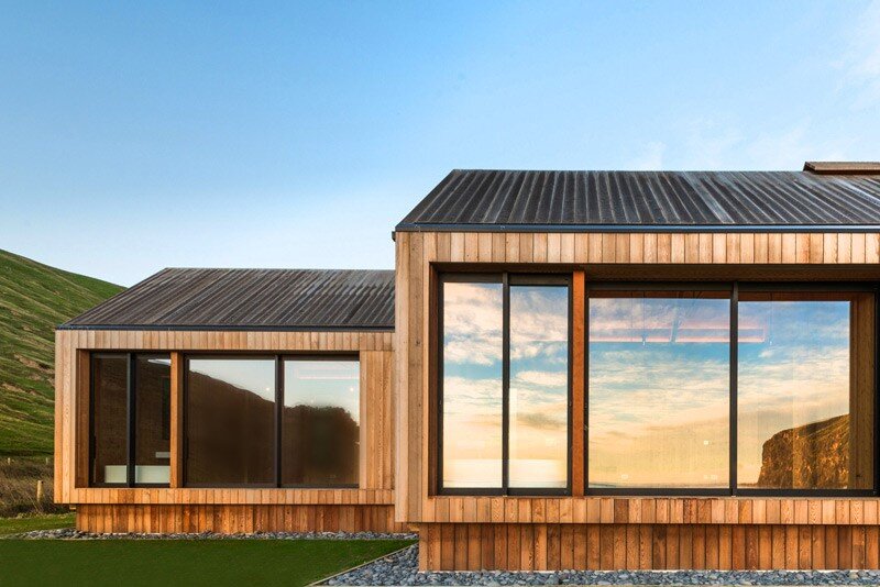 Farmhouse designed as the centerpiece of a surf beach (10)
