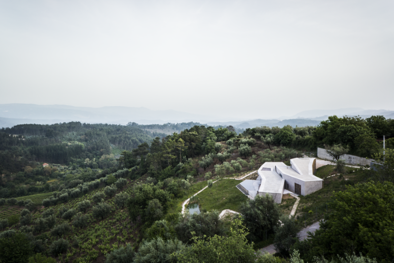 Gateira concrete house designed in harmony with dramatic landscape (8)