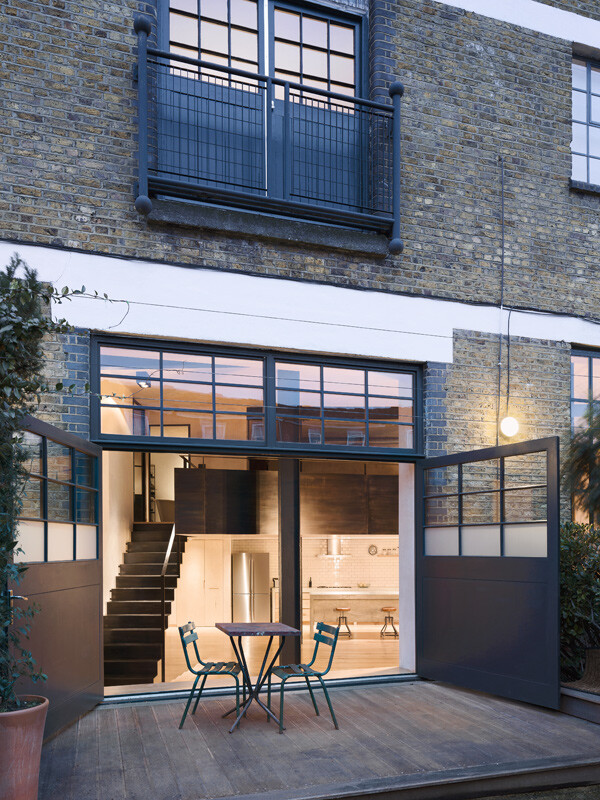 Clapton warehouse converted into a stylish life space (3)