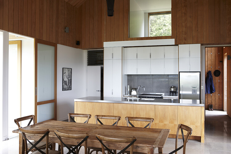 Matakana Barn - single level home by Strachan Group Architects (9)