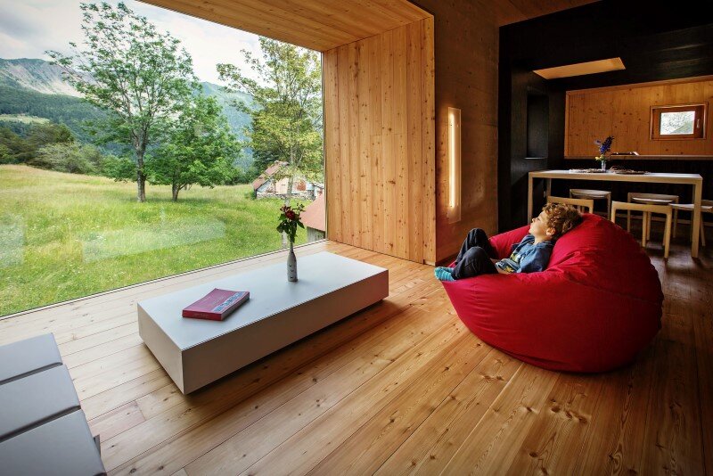 Old barn transformed into a meditative retreat in the mountains (3)