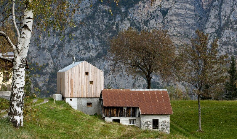 Old barn transformed into a meditative retreat in the mountains (5)