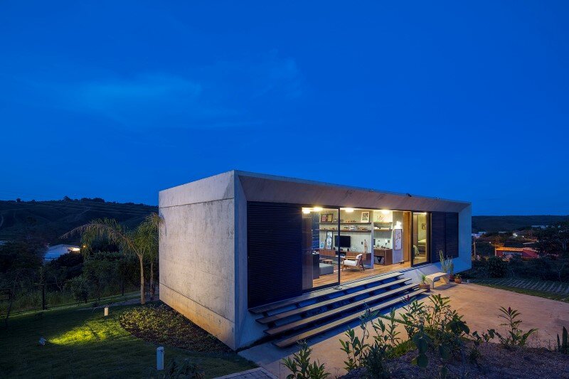 Reinforced concrete house with wide open spaces (7)