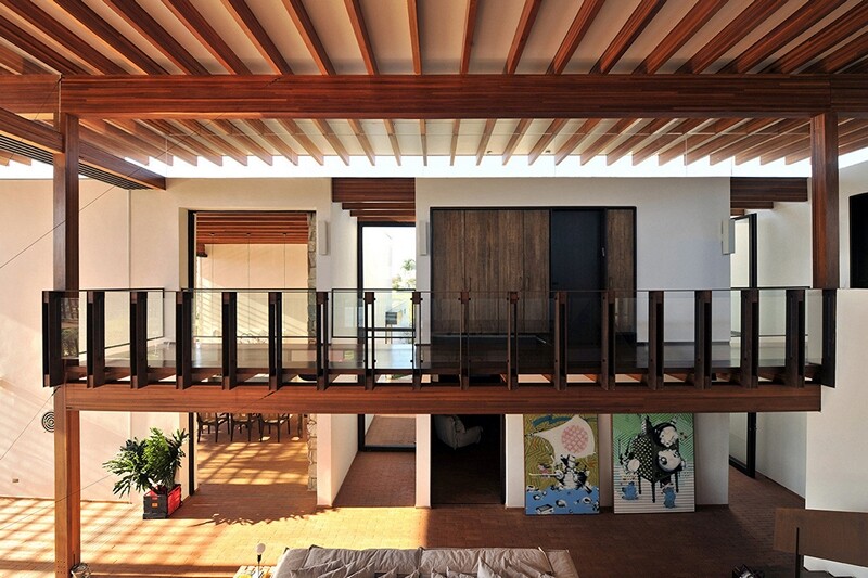 Weekend house with contemporary design placed in the Brazilian Atlantic Forest (2)