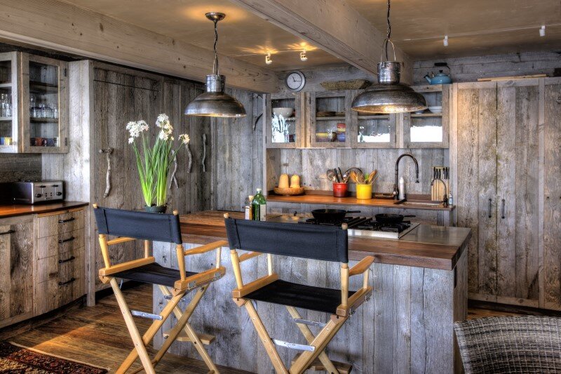 50’s Beach Shack Remodeled with “Live” Material