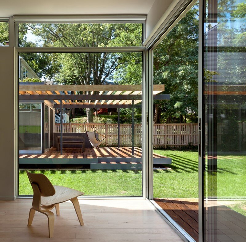 Abierta residence - courtyard house with large sliding glass doors (1)