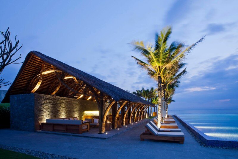 Beach bar in a tropical green resort complex - Naman Retreat (1)
