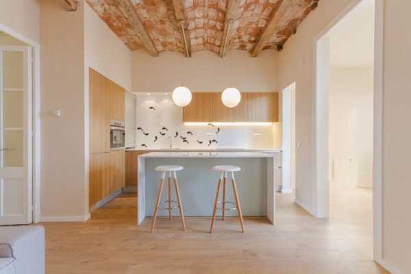 Barcelona Superb Apartment with Modernist Floors and High Ceilings