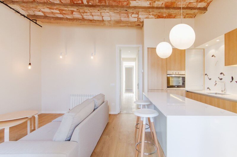 Barcelona superb apartment with modernist floors and high ceilings (17)
