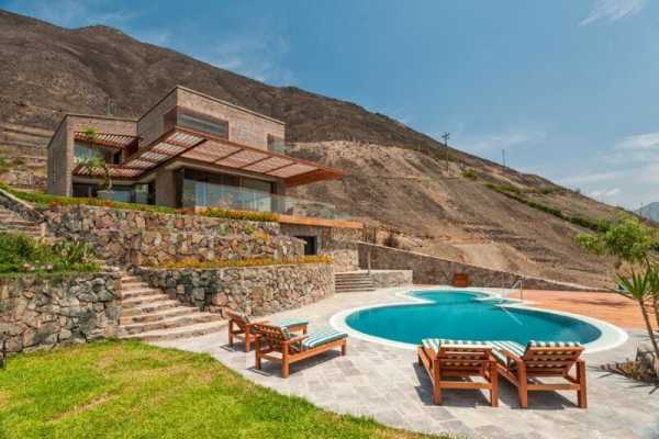 Clay House built with handmade bricks that have been burned in traditional ovens