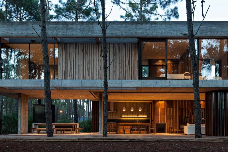 Concrete and wood harmoniously combined in Marino Pinamar House (1)