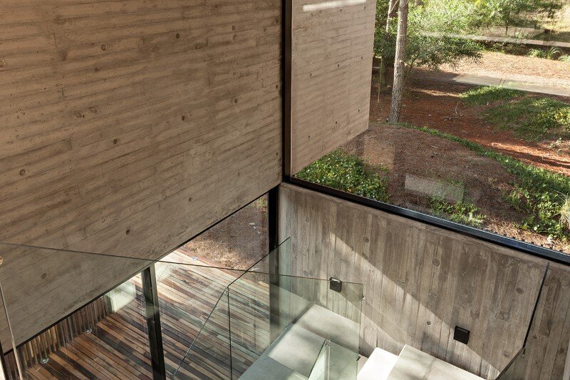 Concrete and wood harmoniously combined in Marino Pinamar House (10)