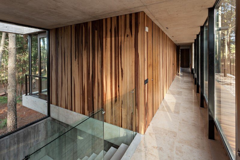 Concrete and wood harmoniously combined in Marino Pinamar House (11)