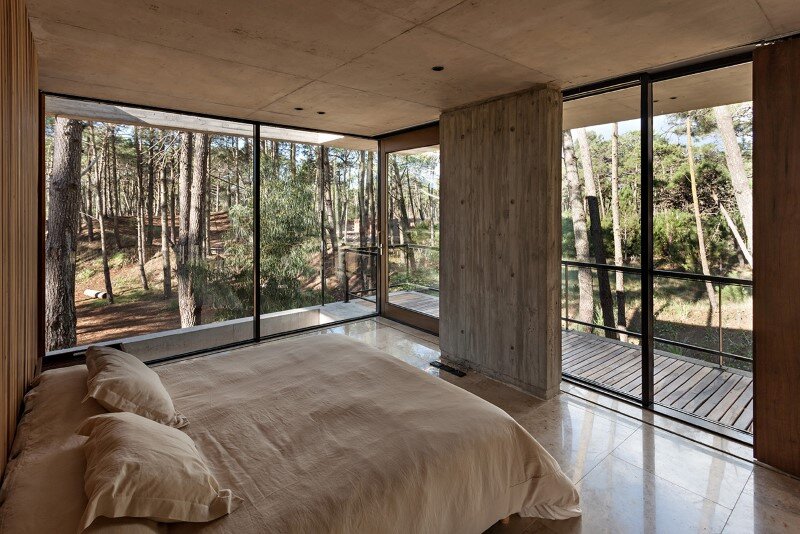 Concrete and wood harmoniously combined in Marino Pinamar House (12)