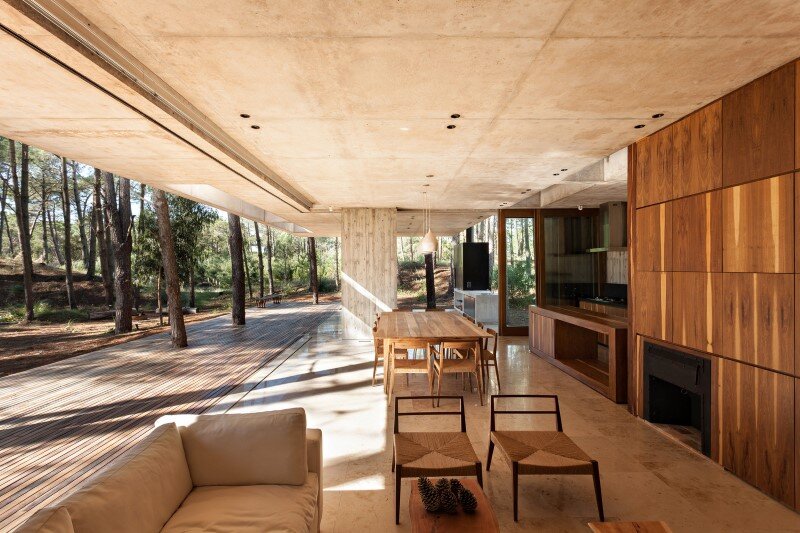 Concrete and wood harmoniously combined in Marino Pinamar House (2)