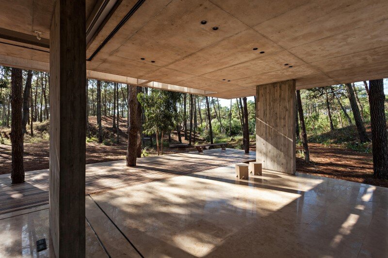 Concrete and wood harmoniously combined in Marino Pinamar House (4)