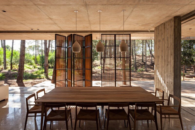 Concrete and wood harmoniously combined in Marino Pinamar House (5)