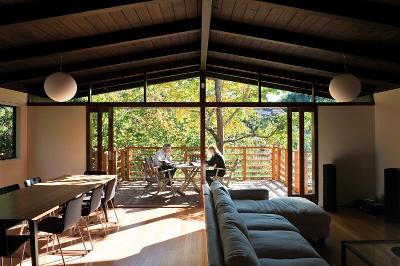 Glade House - modern home with low-pitched gabled roof, raking ceilings and exposed rafters (4)
