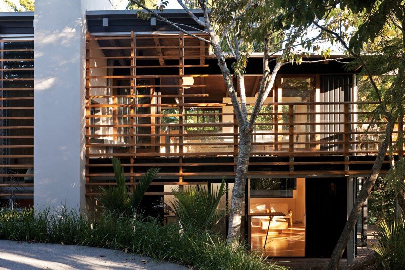 Glade House - modern home with low-pitched gabled roof, raking ceilings and exposed rafters (6)