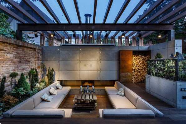 Multifunctional Lounge Area: A Small Oasis in the Middle of Noisy City
