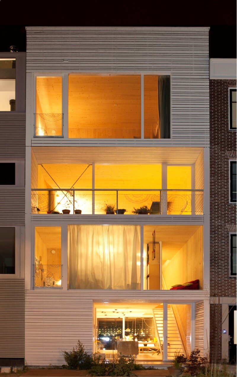 House in Amsterdam completely constructed with massive wooden panels (7)