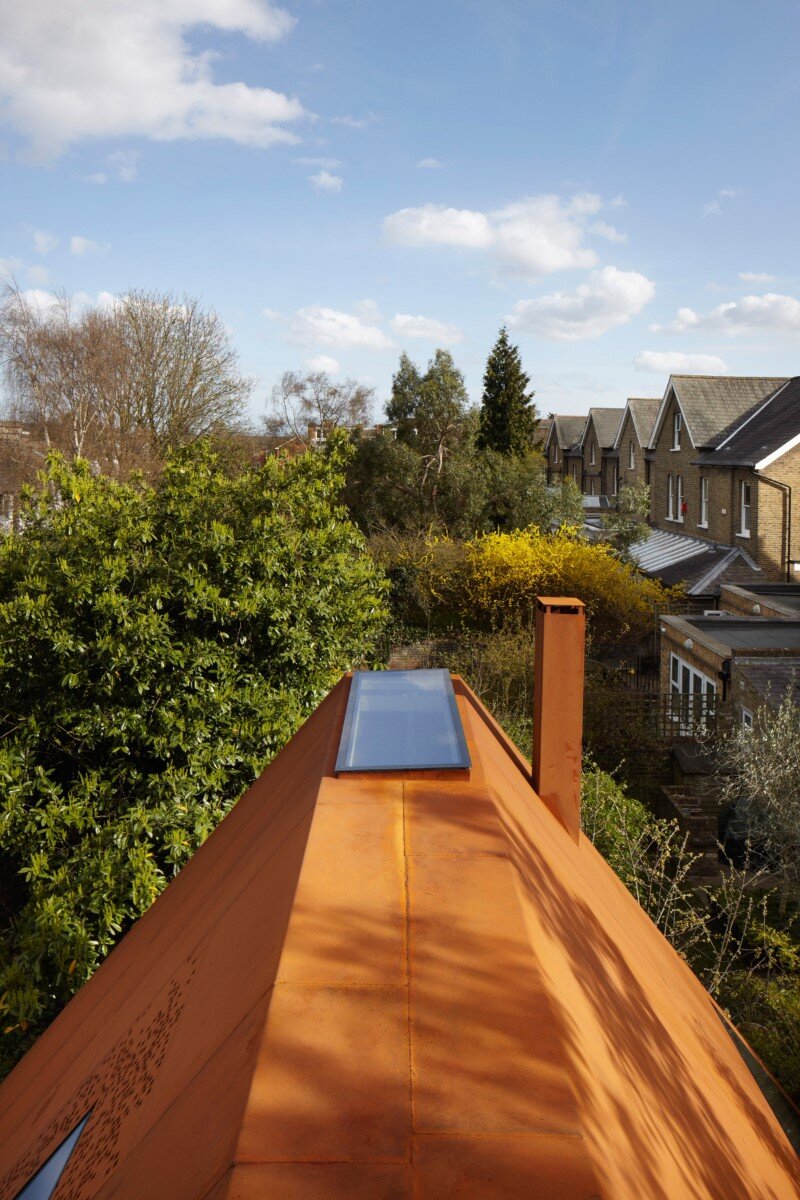 Kew House - family home formed of two sculptural volumes of weathering steel (5)