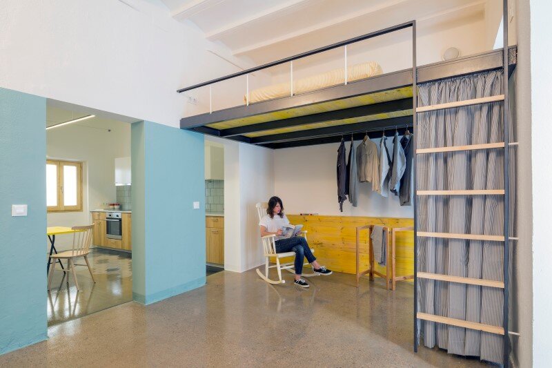 Loft bed is a good option for rooms with high ceilings G-ROC apartment in Barcelona (3)