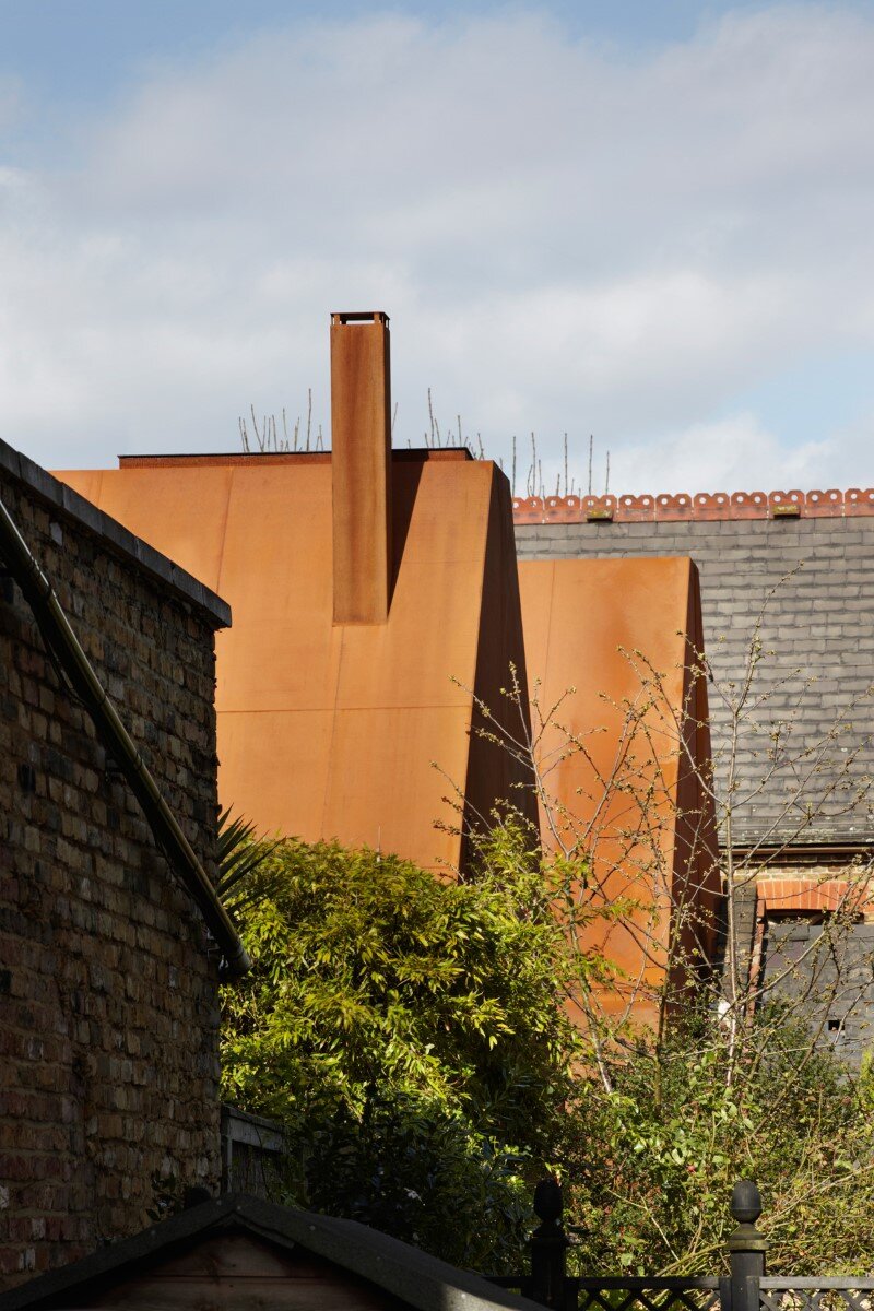 London House - family home formed of two sculptural volumes of weathering steel (17)