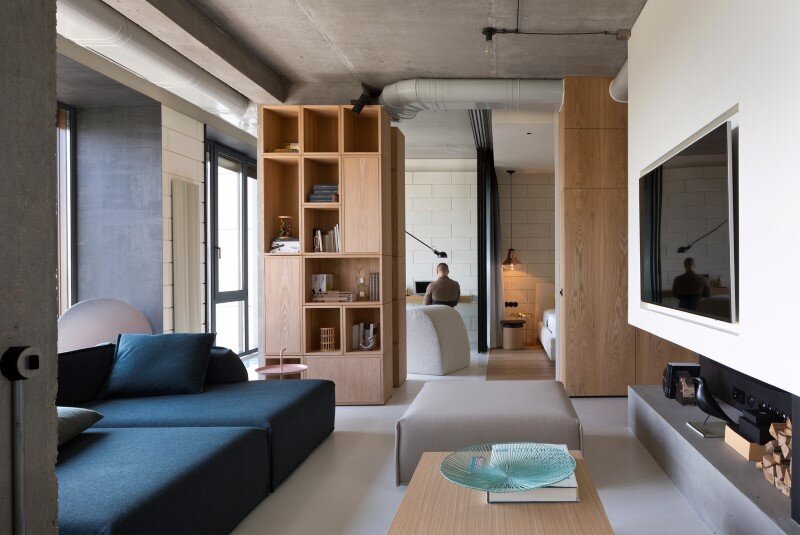 Penthouse with concrete ceiling and a glass-wall windows (1)