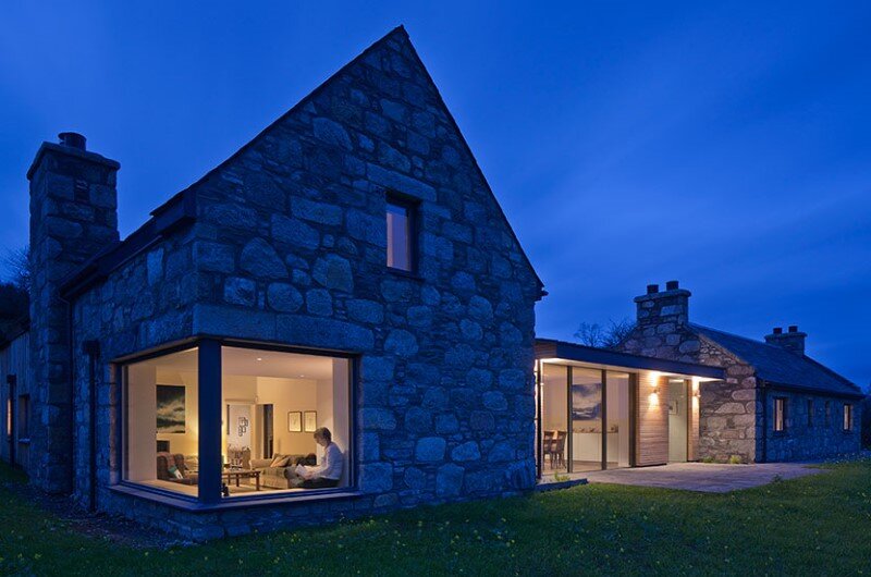 Scottish cottage nestled on a hillside with panoramic views (11)