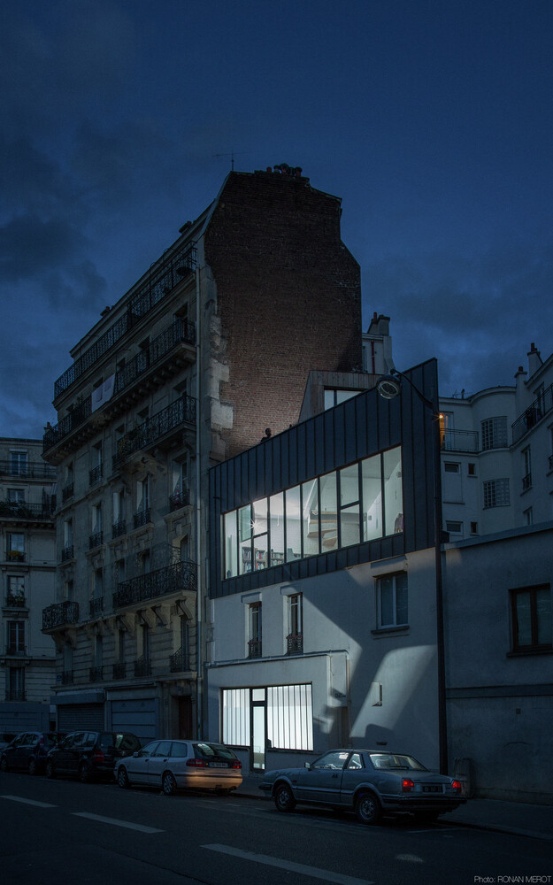 Small Parisian house with a singular geometry - Saganaki House (1)