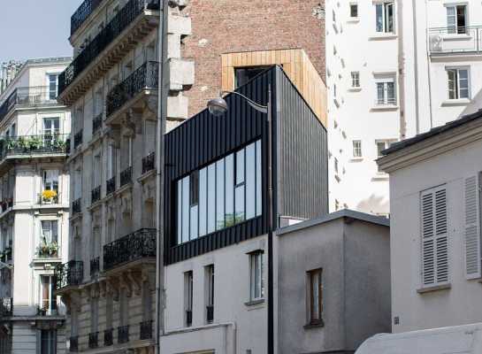 Small Parisian house with a singular geometry