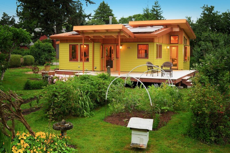energy-wise hybrid timber-frame Mini Home with playful design (3)