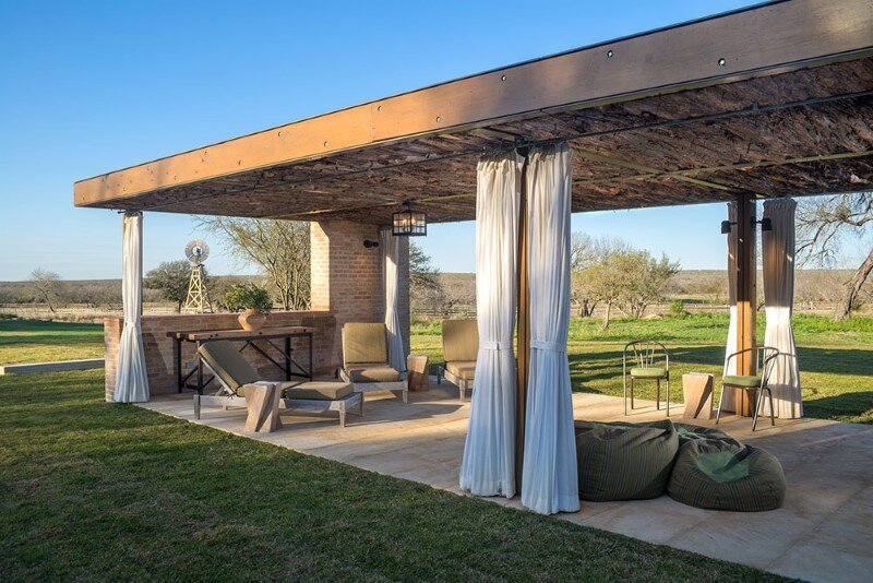 Temple Ranch Pool Cabana with jacal shade structures (17)