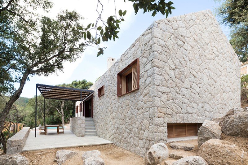 Contemporary Vernacular: a holiday house in the South-East of Corsica