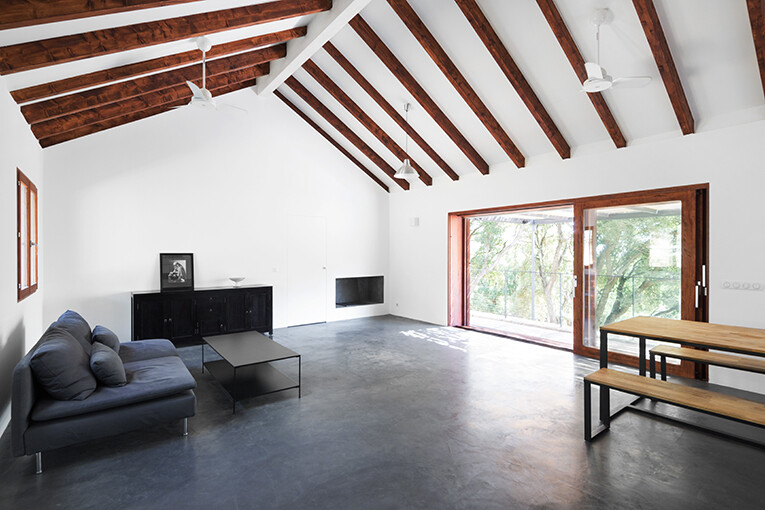 Contemporary Vernacular: a holiday house in the South-East of Corsica 5