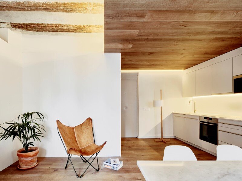 Borne apartments - modern décor combined with original wooden beams (10)