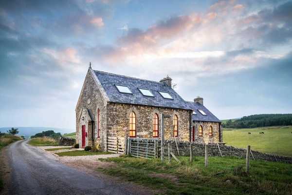 Chapel on the Hill: Boutique Conversion of a Methodist Chapel