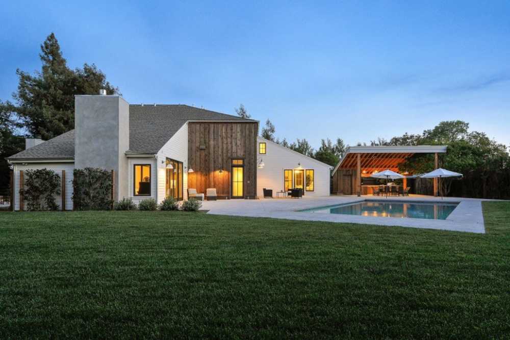 Cordilleras House: Modern Farmhouse in Sonoma, California