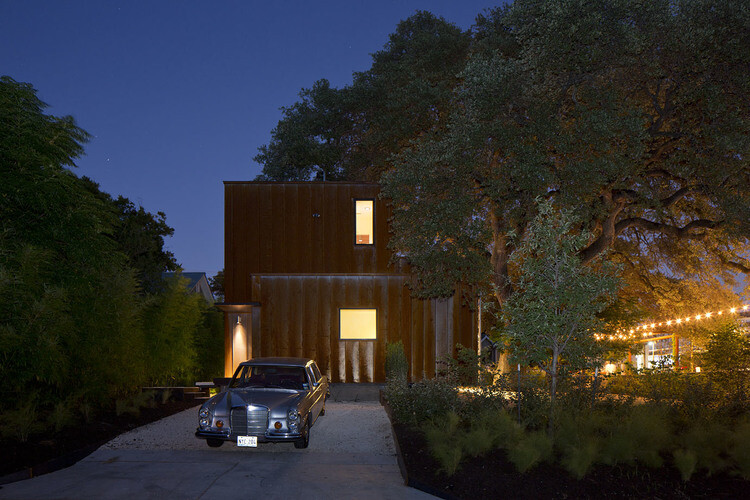 Court & Corten House is inspired by the simple shapes of 1920’s bungalows (26)